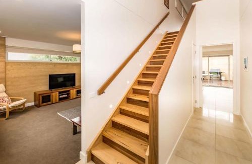 Sandy Point House | 69 Beach Parade Sandy Point 3959 Stay 3 Pay 2 Winter Special