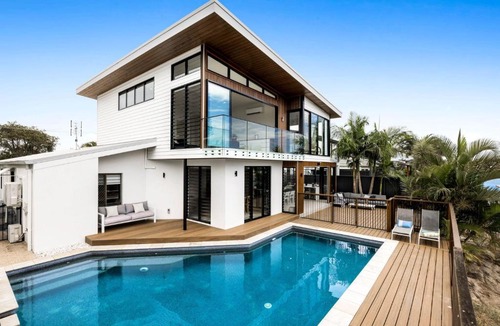 Mooloolaba House | 7 bedroom home on Mooloolaba canal