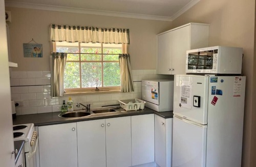 Venus Bay House | 700m to Surf Beach Relaxed Family Coastal Escape for 5 Linen provided