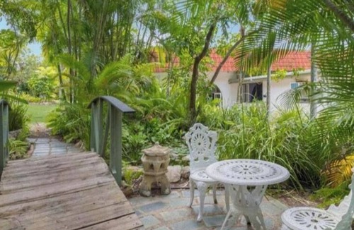 Nelly Bay Apartment | 71 Mandalay : Studio