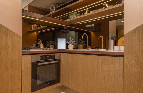 Melbourne Central Business District Apartment | 71st Floor Luxury Apartment | Melbourne CBD
