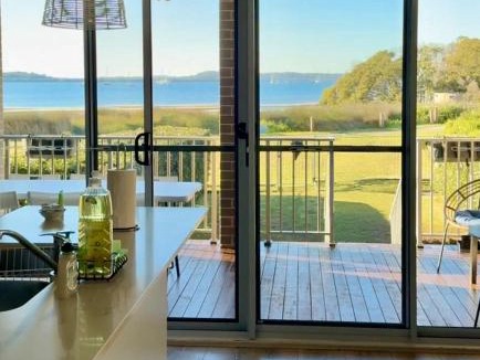 Taren Point House | 8-Person Waterfront Beach House Stunning Views