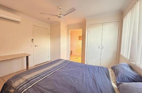 Moranbah Apartment | 9 37 St Francis Dr Neat 1BR AC Parking