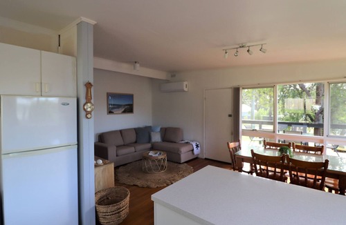 Mallacoota House | 9 Bastion Point Road