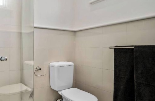 Albert Park Apartment | A+ Albert Park Art Deco Gem. Sleeps 5. Bevan4.