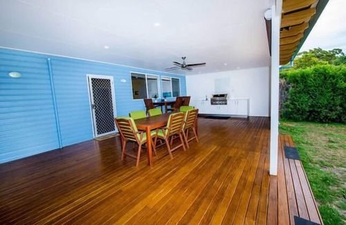 Shoal Bay House | A beach house with colour!