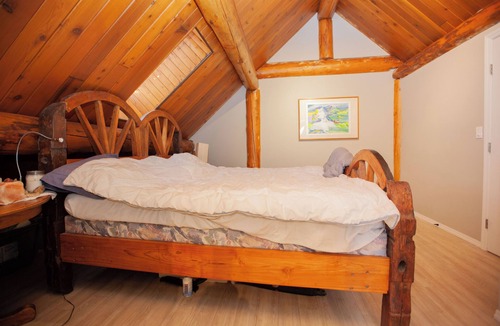 Strathcona County House | A Beautiful Country Log Home in Strathcona County, Alberta, close to Edmonton.