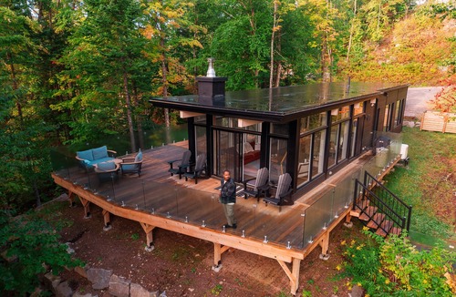 La Conception Cabin | A cabin of windows amongst the trees- 15 mins from Mont Tremblant!