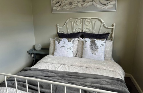Alberton West House | A chance to get away from it all, farm life!