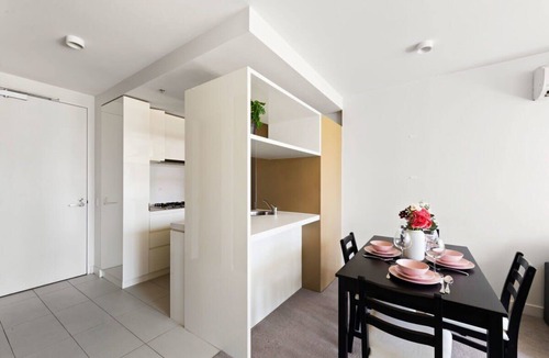 Melbourne Central Business District Apartment | A Comfy 2BR Apt Near Melbourne Central, City Views