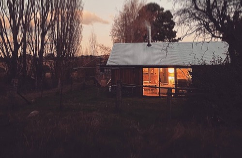 Jindabyne Cabin | A cosy cabin located 10mins from Lake Jindabyne