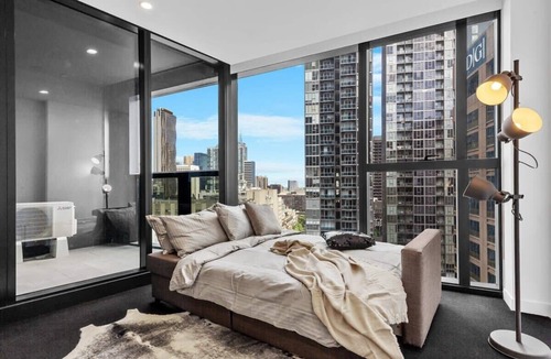 Carlton South Apartment | A Cozy Apt, Only a 5-min Walk to Victoria Market