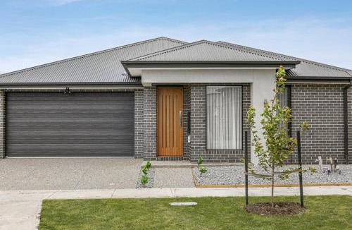 Greenvale House | A Family Sanctuary 10 mins from Melbourne Airport