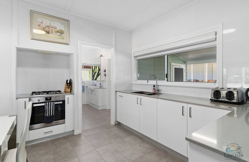 Lancelin House | A Golden Barrel - A spacious Lancelin holiday home.