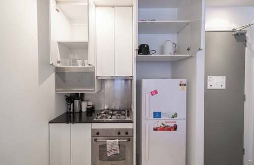 Melbourne Central Business District Apartment | A great city pad to suit all! This spacious `open plan' designed apartment is a must to inspect