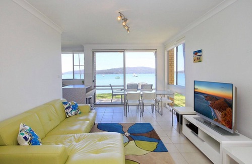 Soldiers Point Apartment | A ground floor unit, right on the water at Soldiers Point
