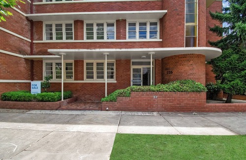 Wagga Wagga Apartment | A La Maison - CBD Location, Parisian Influence