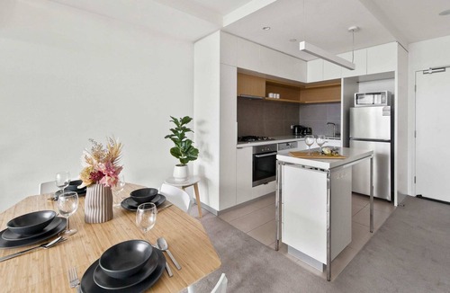 Abbotsford Apartment | A Plush & Cozy 2BR Apt Next to The Yarra River