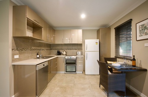 Collie House | A relaxed luxury apartment set among the gum trees