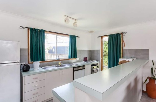 Aireys Inlet House | A RIVER BED COTTAGE - Relax and unwind in this spacious cottage by the river