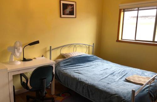 Pascoe Vale South House | A single room near the railway station