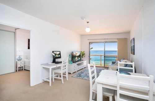Narrabeen Apartment | A slice of heaven on Narrabeen Beach