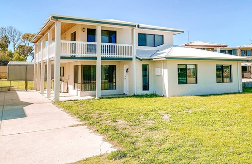 Lancelin House | A stunning, spacious and modern two-storey holiday home with ocean views.
