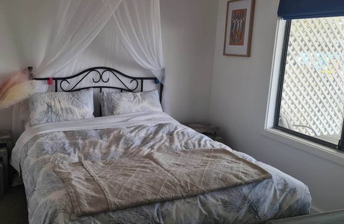 Marion Bay House | A Sweet Retreat - Only 5 Minute Walk From Jetty, Playground, Hotel & Beach!