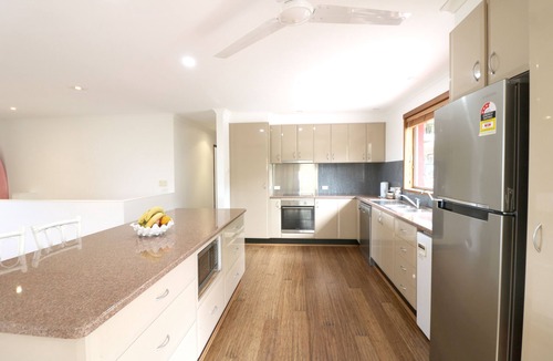 Berrambool House | A Touch of Bali - 3 Bedroom Pet friendly home. 5+ nights
