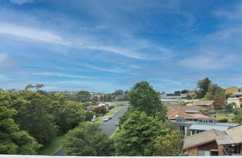 Berrambool House | A Touch of Bali - 3 Bedroom Pet friendly home. 5+ nights