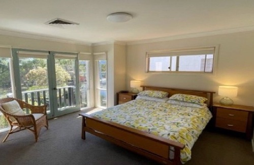 Hawks Nest House | A Travellers Delight On Kikarra. WiFi