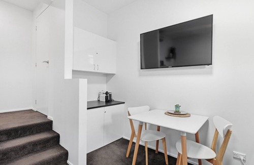 Hobart Central Business District Apartment | A trendy studio apartment: an easy stroll to CBD, Salamanca Market & waterfront!
