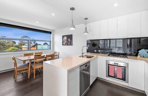 Torquay House | A Wave From It All: Ocean Glimpse Getaway Torquay