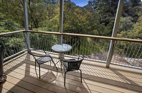 Metung House | A Wood Haven: Experience a serene holiday with your friends and family
