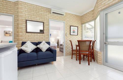 Connolly Apartment | A2 Spacious Apartment with WiFi Kitchenette