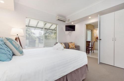 Connolly Apartment | A2 Spacious Apartment with WiFi Kitchenette