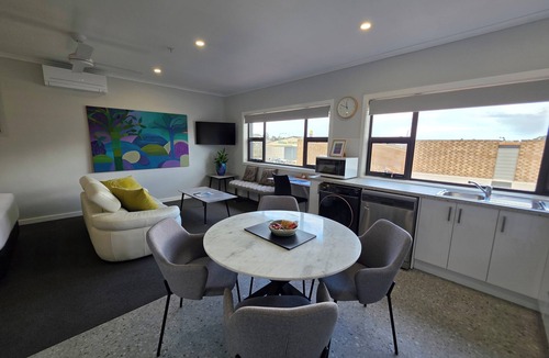 Port Lincoln Apartment | Aart Apartments, Port Lincoln, Studio No 5 Apartment, Open Living CBD Views.