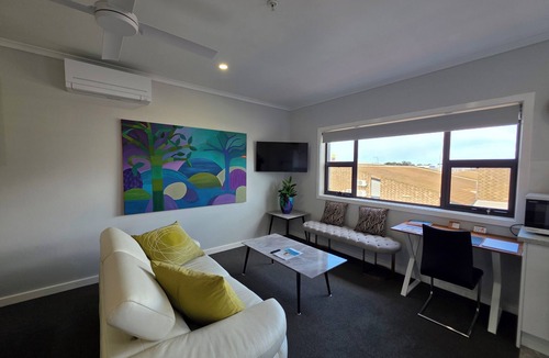 Port Lincoln Apartment | Aart Apartments, Port Lincoln, Studio No 5 Apartment, Open Living CBD Views.