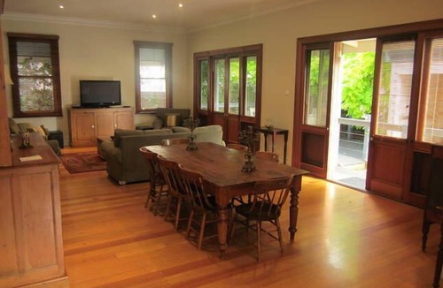 Queenscliff House | Abaleen House at 12 Hobson St Queenscliff FREE WIFI