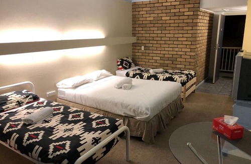 Lakes Entrance Hotel | Abel Tasman Waterfront Motel