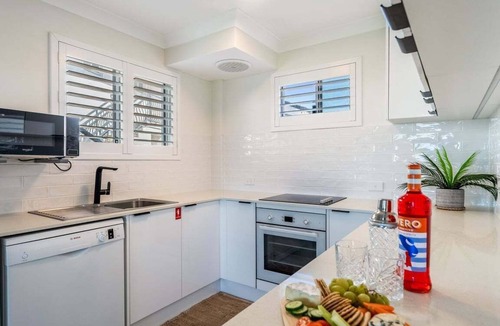 North Creek Apartment | Absolute Beachfront Apartment 3B