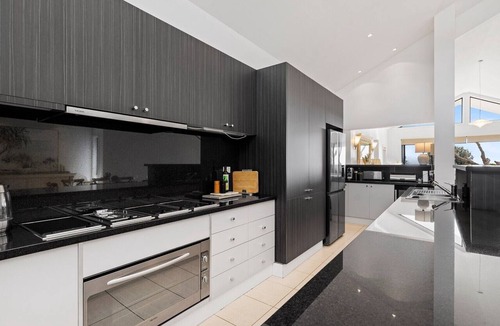 Rosebud House | Absolute Beachfront - Luxury Accommodation in Rosebud