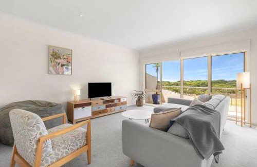 Torquay House | Absolute Beachfront Retreat on The Esplanade