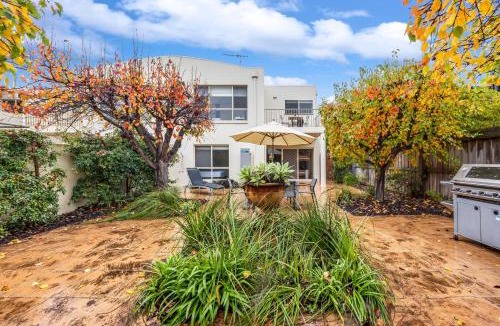 Torquay House | Absolute Beachfront Retreat on The Esplanade