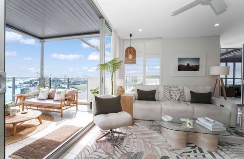 South Townsville Apartment | Absolute Waterfront Luxe Sub-Penthouse | 3BR | Panoramic Views