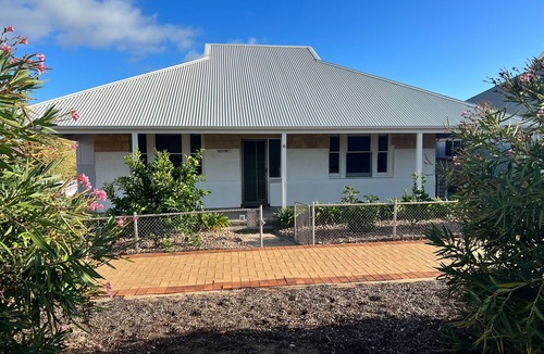 Ripon House | Absolute Waterfront 2 bedroom Holiday Home