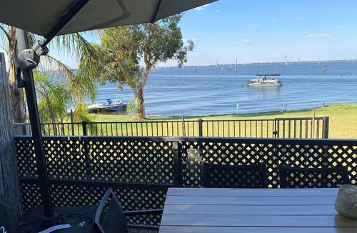 Yarrawonga House | Absolute Waterfront at Woodlands