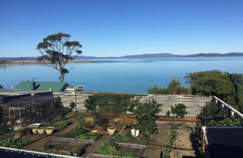 Connellys Marsh Apartment | Absolute waterfront with a secret garden