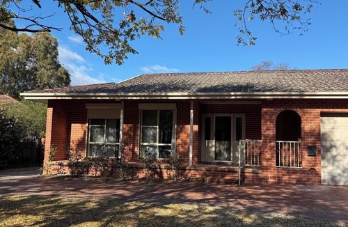 Turner House | Academic’s Choice | Private Queen Room 5min to ANU