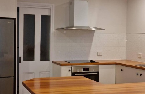 Mansfield House | Acorn Cottage - The Heart of Mansfield